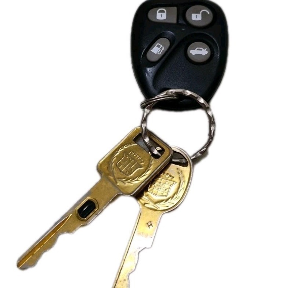 Vtg Cadillac Keyless Remote Key Fob FCC KOBUT1BT + GOLDtone Keys El Dorado 90s
